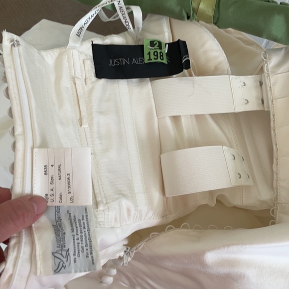 👰‍♀️ Justin Alexander Strapless Wedding Dress 👰🏽 - Picture 6 of 10